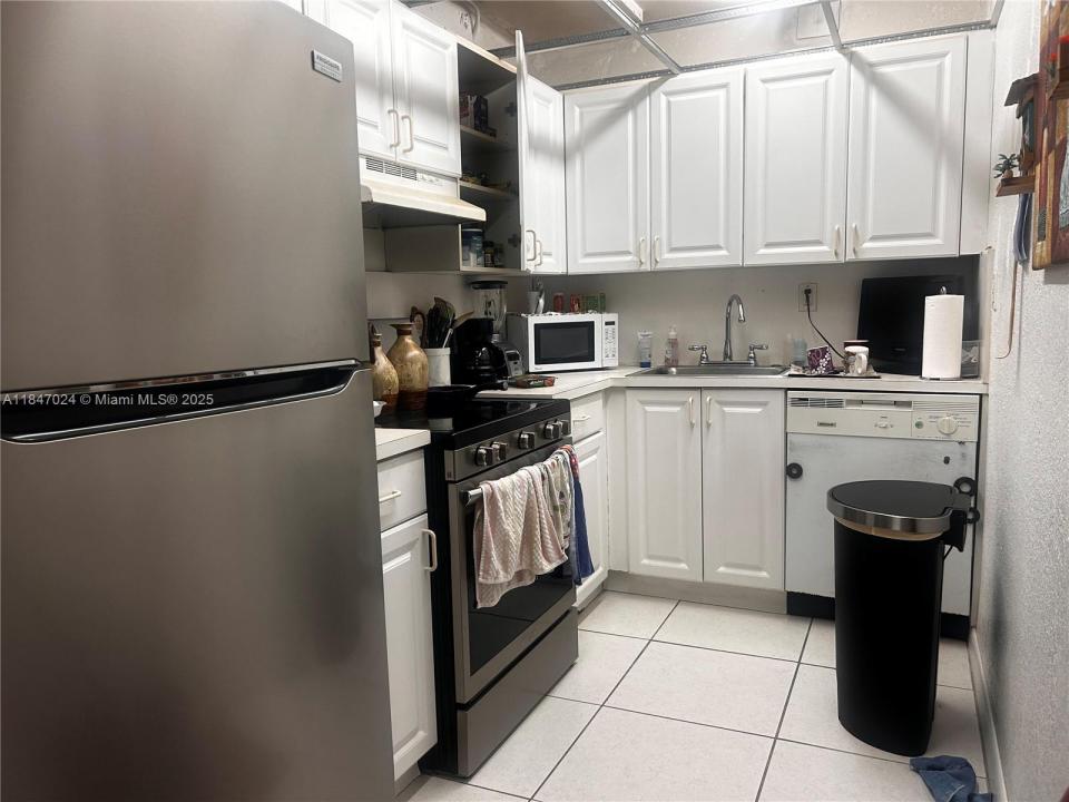 17530 NW 68th Ave C4014, Hialeah, 佛羅里達州 33015, 美國