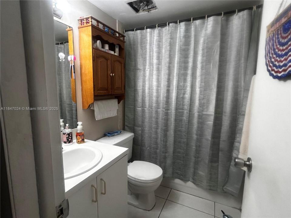 17530 NW 68th Ave C4014, Hialeah, 佛羅里達州 33015, 美國