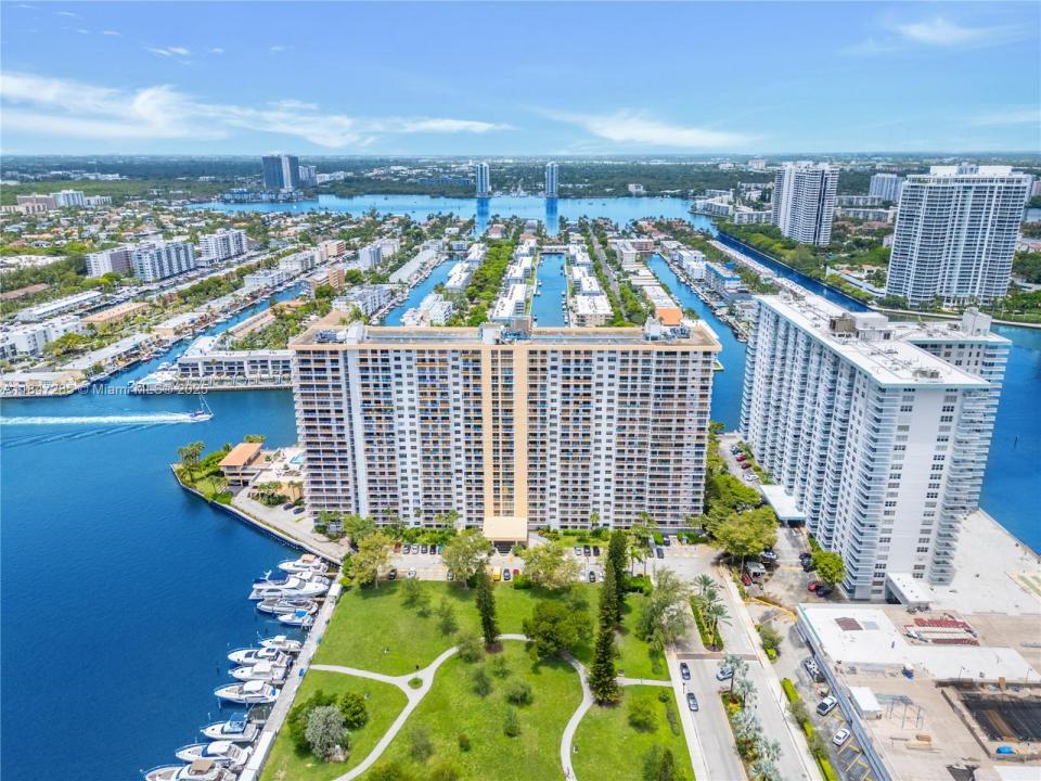 290 174th St 1006, Sunny Isles Beach, Florida 33160