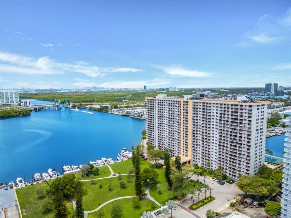 290 174th St 1006, Sunny Isles Beach, Florida 33160