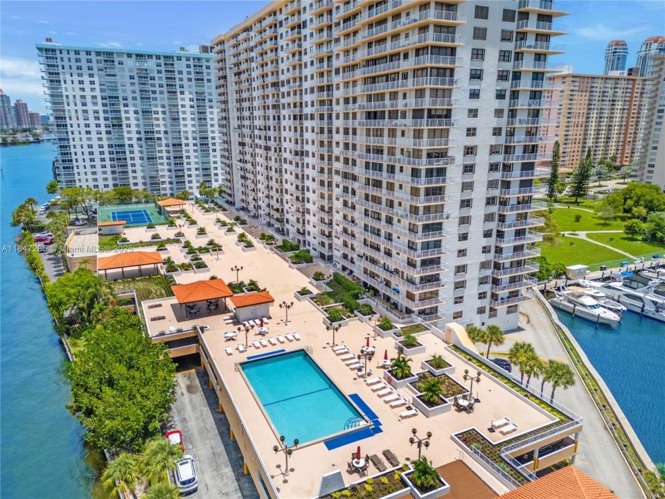 290 174th St 1006, Sunny Isles Beach, Florida 33160