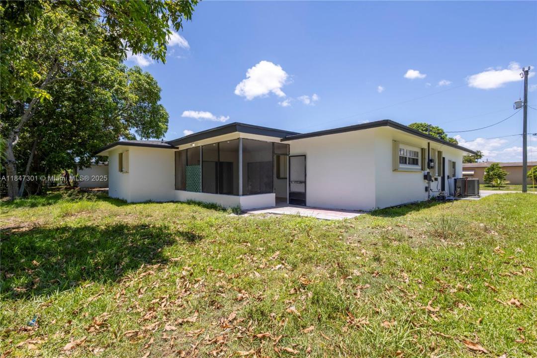 2568 NW 34th Ter, Lauderdale Lakes, Floride 33311, États-Unis
