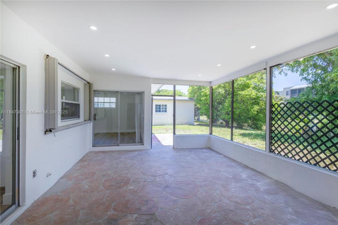 2568 NW 34th Ter, Lauderdale Lakes, Floride 33311, États-Unis