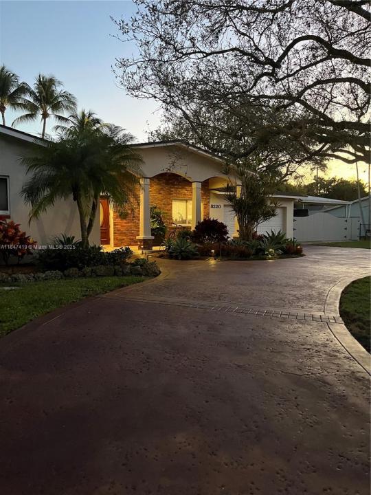 8220 SW 162nd, Palmetto Bay, Florida 33157, USA
