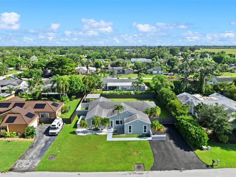 15530 SW 152nd Ter, Miami, Florida 33187, USA
