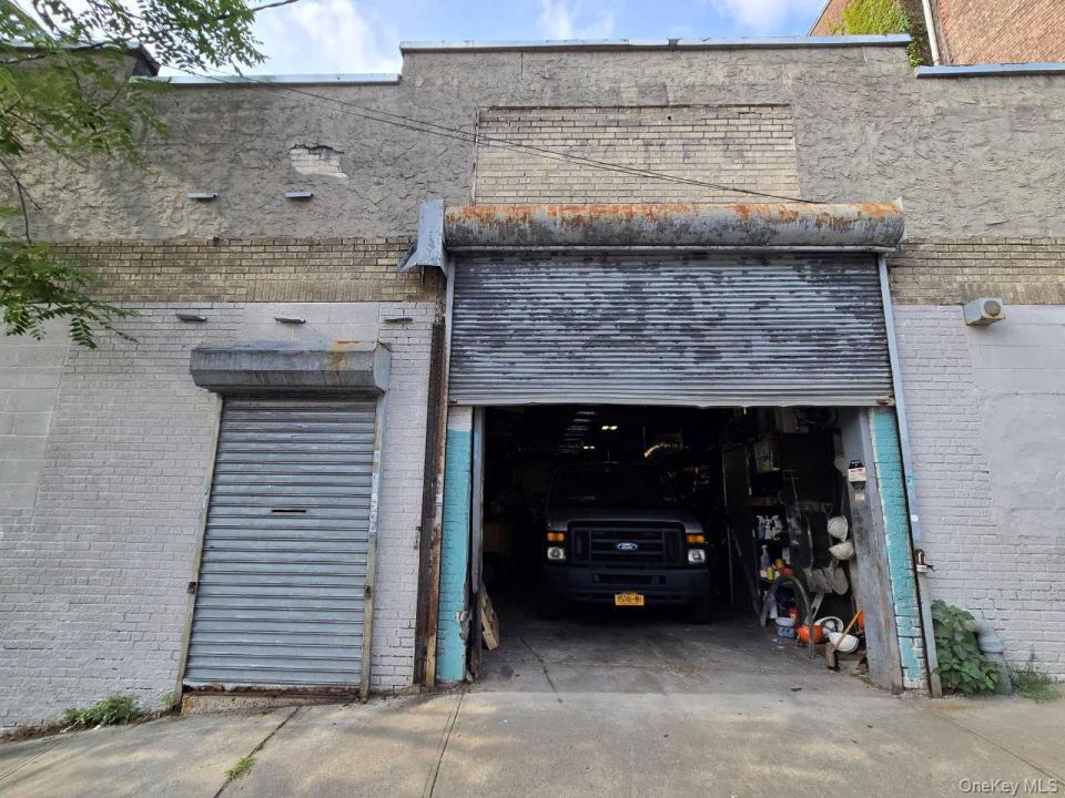 11 Celli Place, Yonkers, New York 10701, USA