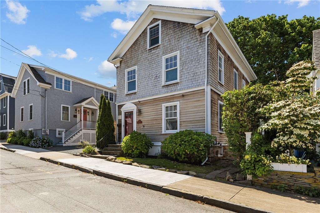 17 Dearborn Street, Newport, Rhode Island 02840