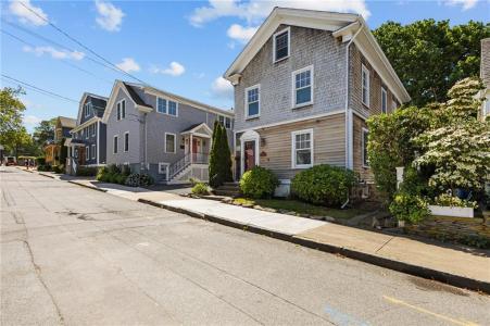 17 Dearborn Street, Newport, Rhode Island 02840