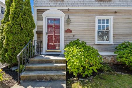 17 Dearborn Street, Newport, RI 02840, USA