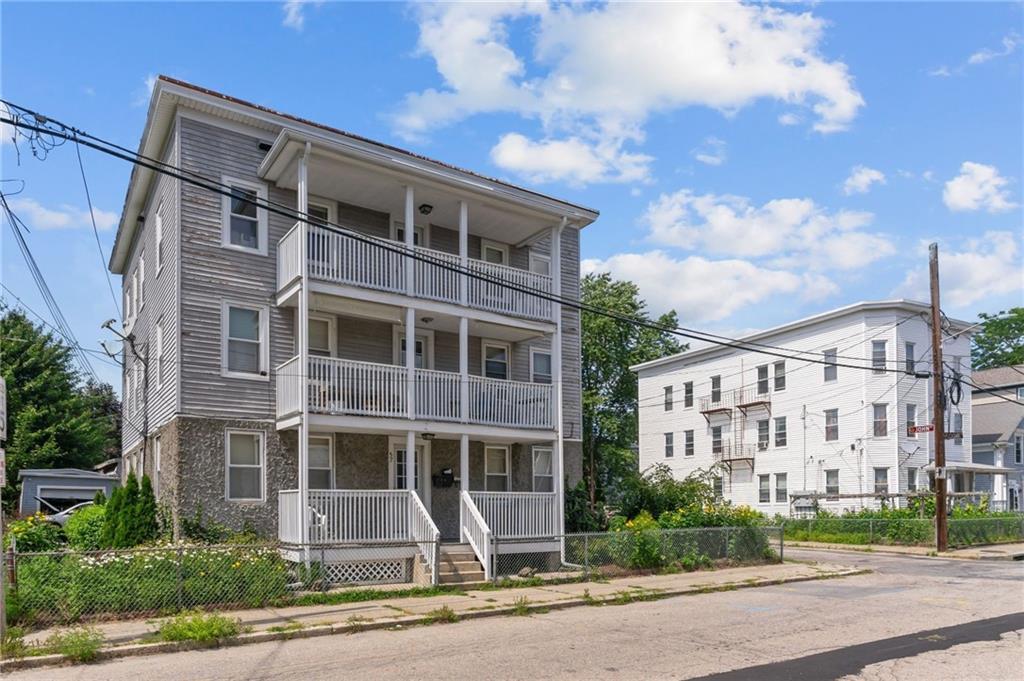 57 Pleasant Street, Woonsocket, רוד איילנד 02895, ארצות הברית של אמריקה