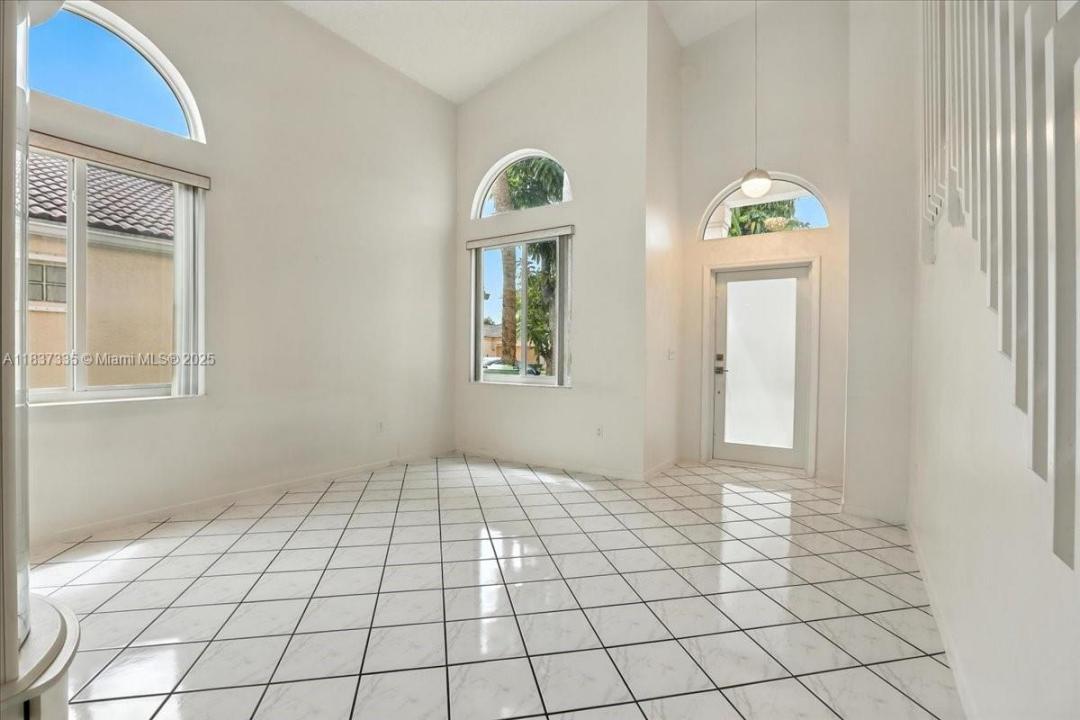 15677 NW 12th Mnr, Pembroke Pines, Florida 33028, Estados Unidos