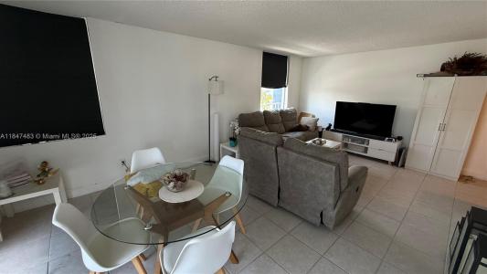 16565 NE 26th Ave 3G, North Miami Beach, Florida 33160, USA