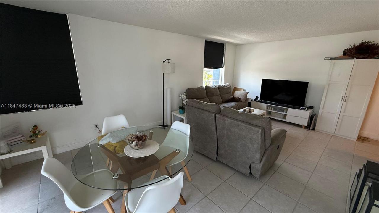 16565 NE 26th Ave 3G, North Miami Beach, Florida 33160, USA