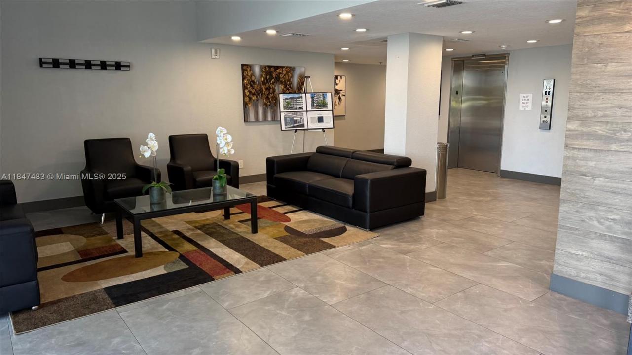 16565 NE 26th Ave 3G, North Miami Beach, Florida 33160, USA