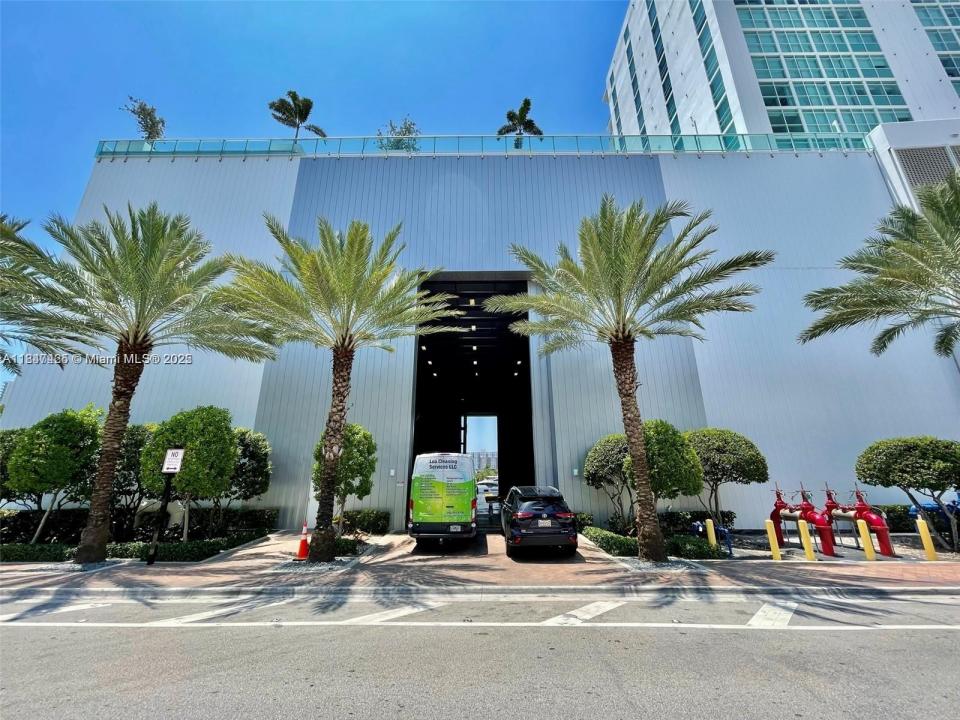 400 Sunny Isles Blvd Dd 204, Sunny Isles Beach, Florida 33160