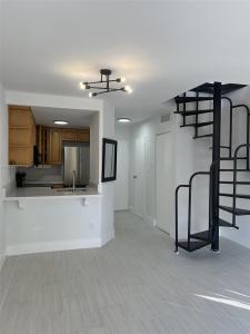 7801 NE 4th Ct 101, Miami, Florida 33138, USA