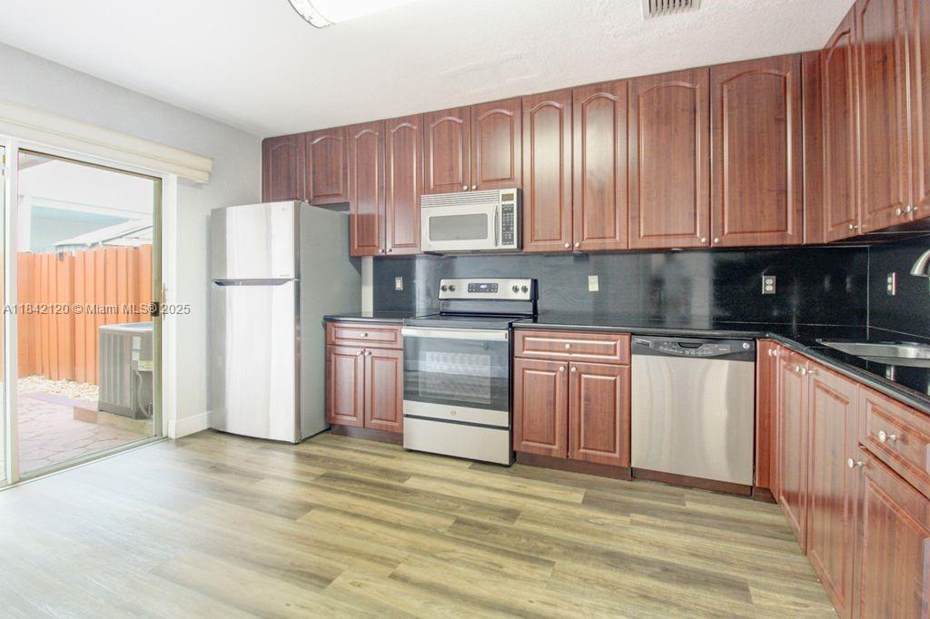 7347 NW 173rd Dr 102, Hialeah, פלורידה 33015, ארצות הברית של אמריקה