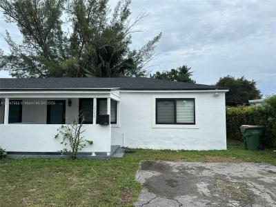 1466 NE 135th St 1, North Miami, Florida 33161, USA