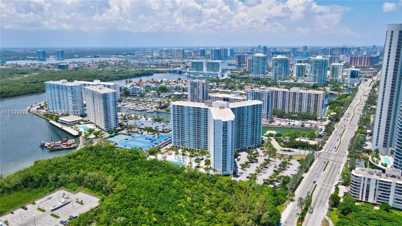 100 Bayview Dr 1405, Sunny Isles Beach, Florida 33160, Stati Uniti
