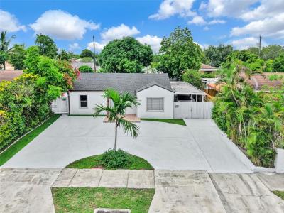 840 NE 4th Pl, Hialeah, Florida 33010, USA