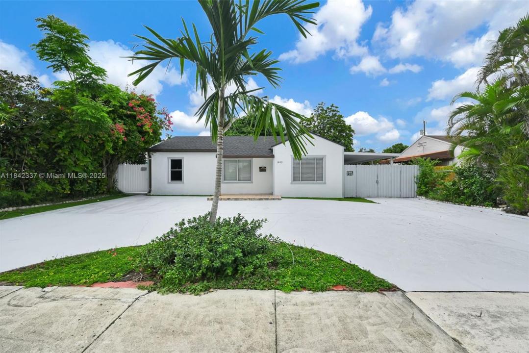 840 NE 4th Pl, Hialeah, Florida 33010, Amerika Birleşik Devletleri