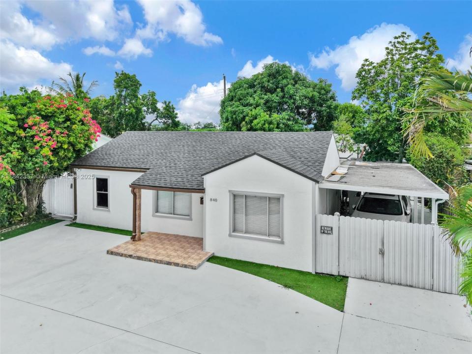 840 NE 4th Pl, Hialeah, Florida 33010, Amerika Birleşik Devletleri