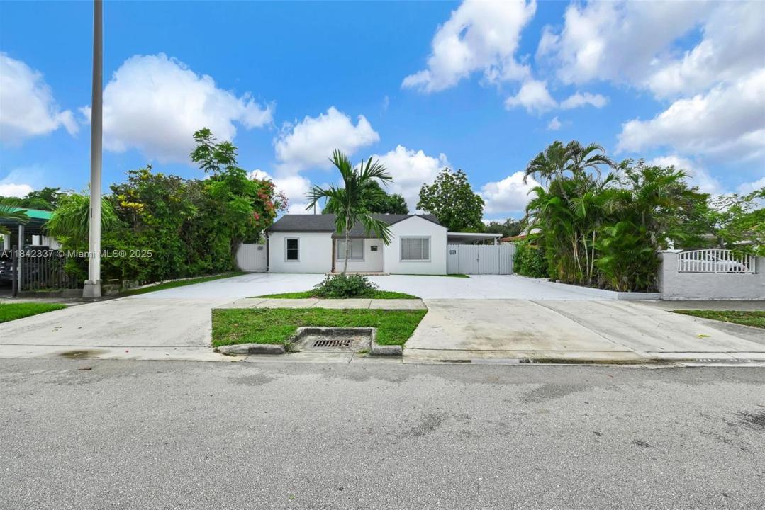 840 NE 4th Pl, Hialeah, Florida 33010, Amerika Birleşik Devletleri