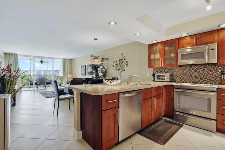2901 S Palm Aire Dr 608, Pompano Beach, Florida 33069, USA