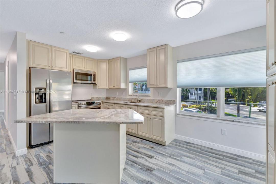 2929 SE Ocean Blvd F6, Stuart, フロリダ 34996, アメリカ合衆国