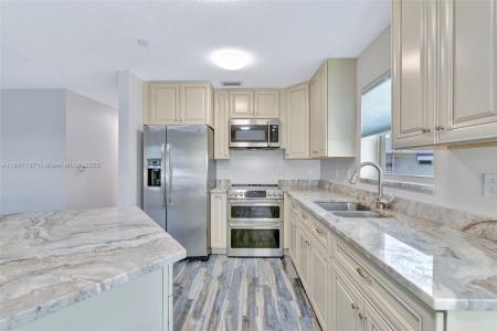 2929 SE Ocean Blvd F6, Stuart, Florida 34996, USA