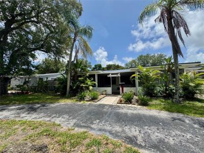 520 NE 137th St, North Miami, Florida 33161, USA