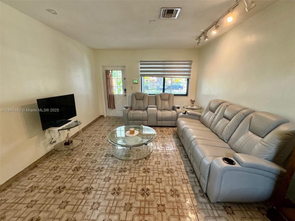 520 NE 137th St, North Miami, Florida 33161