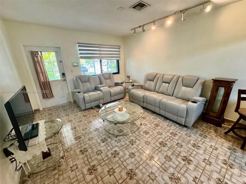 520 NE 137th St, North Miami, Florida 33161