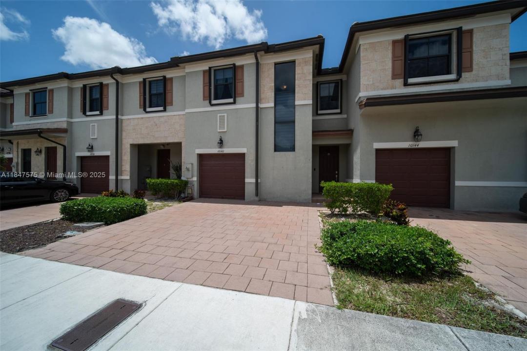 10140 W 32nd Ln., Hialeah, פלורידה 33018, ארצות הברית של אמריקה