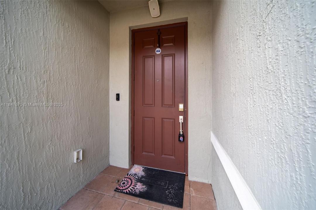 10140 W 32nd Ln., Hialeah, פלורידה 33018, ארצות הברית של אמריקה
