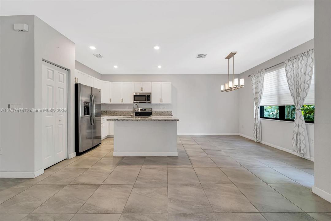 10140 W 32nd Ln., Hialeah, פלורידה 33018, ארצות הברית של אמריקה