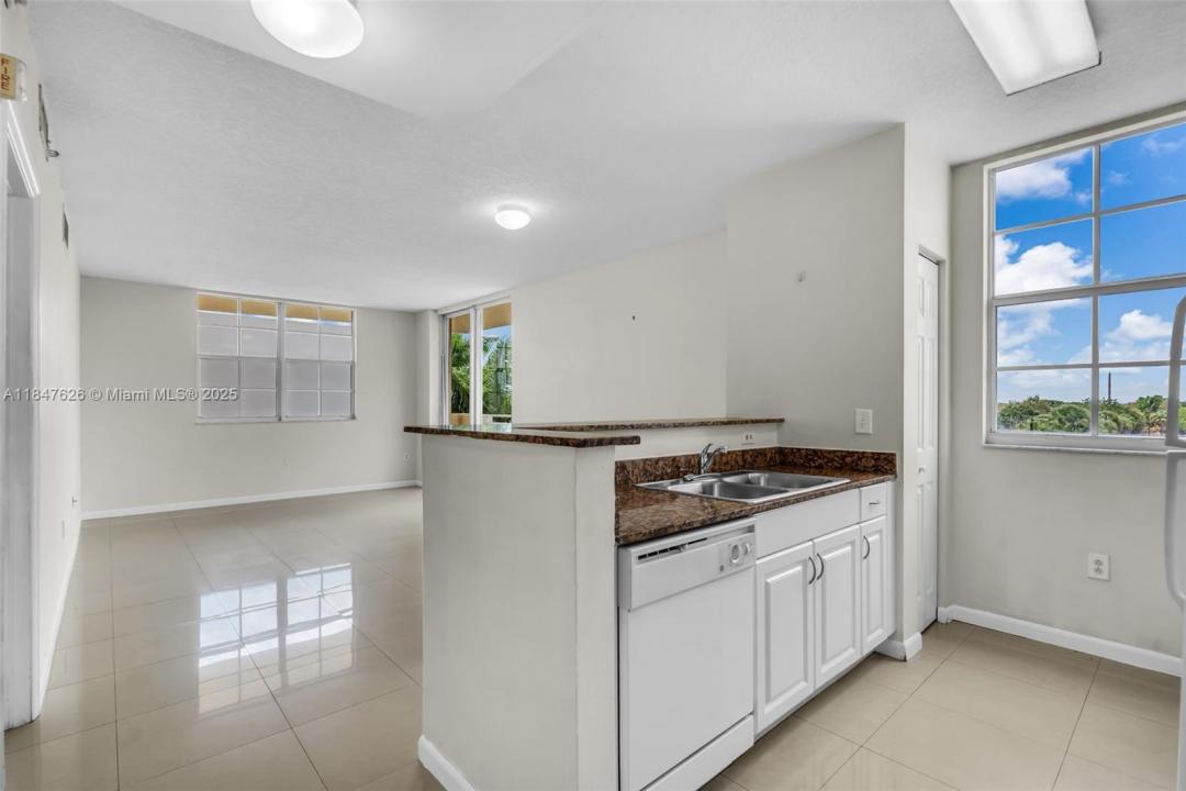 215 SW 42nd Ave 402, Miami, Florida 33134