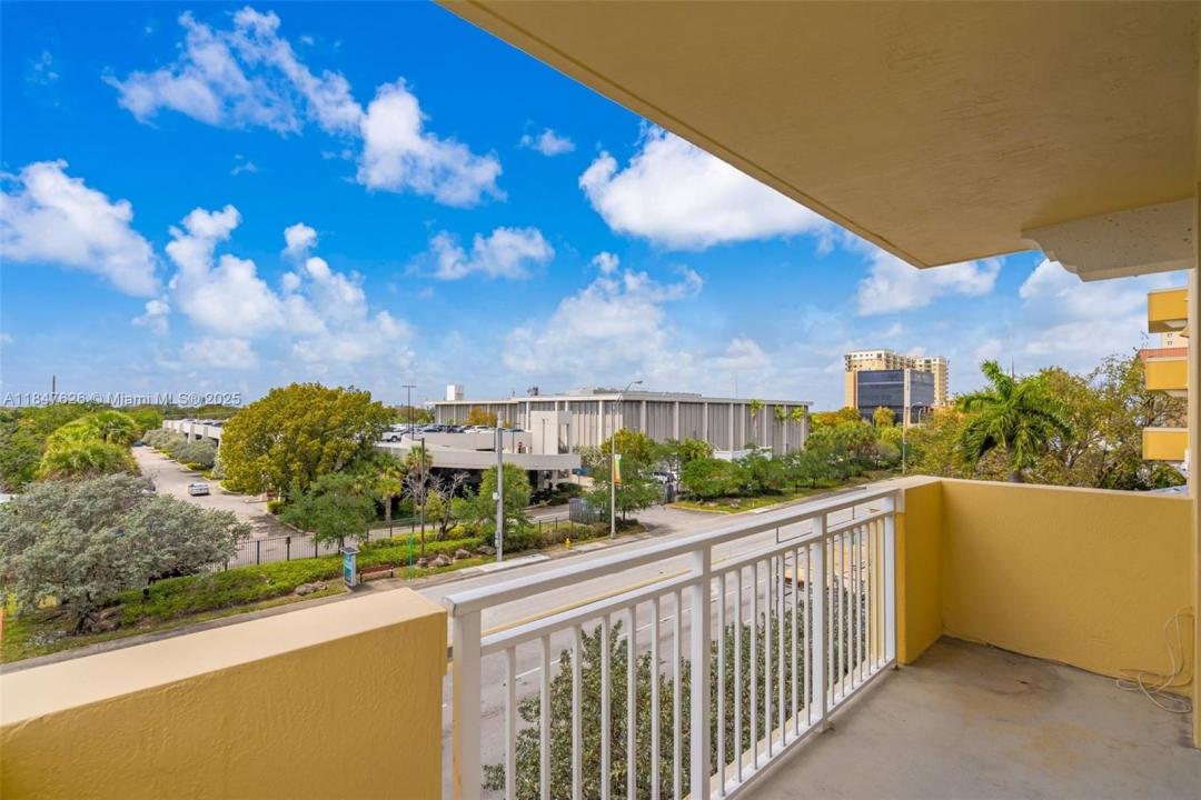 215 SW 42nd Ave 402, Miami, Florida 33134