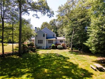 371 Glen Hill Drive, North Kingstown, RI 02874, USA