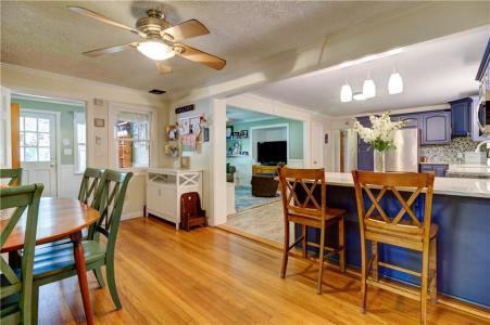 11 Golden Boulevard, North Smithfield, Rhode Island 02896, USA