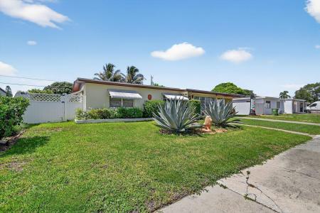 133 Greenbrier Drive, Palm Springs, Floryda 33461, USA