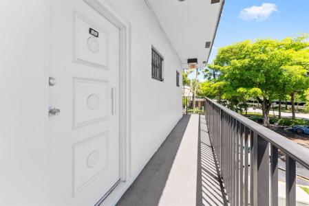 201 N University Dr 17B, Plantation, Florida 33324