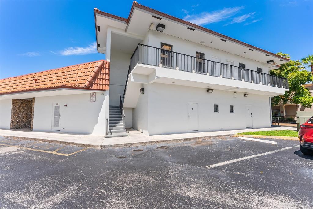 201 N University Dr 17A, Plantation, Florida 33324