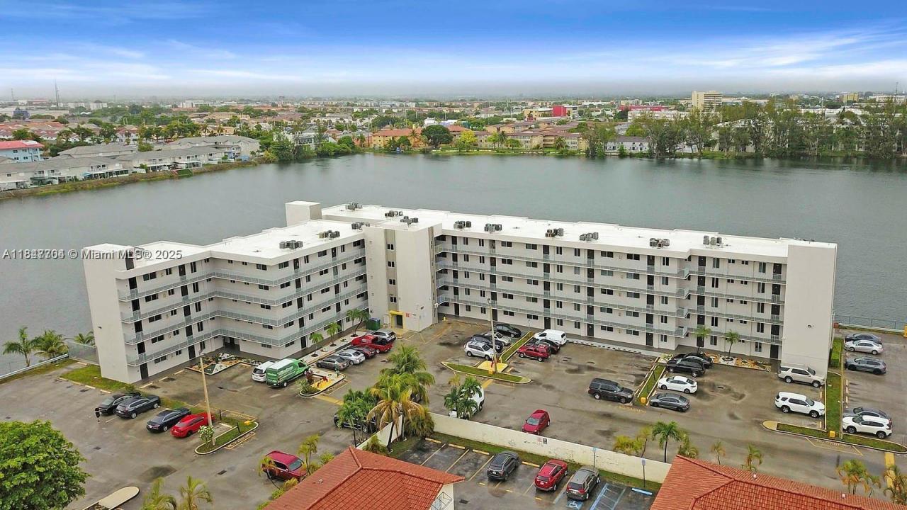 9917 W Okeechobee Rd 3-303, Hialeah Gardens, פלורידה 33016, ארצות הברית של אמריקה 