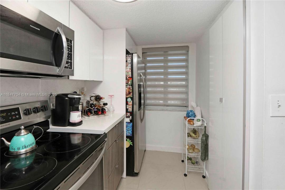 9917 W Okeechobee Rd 3-303, Hialeah Gardens, פלורידה 33016, ארצות הברית של אמריקה 