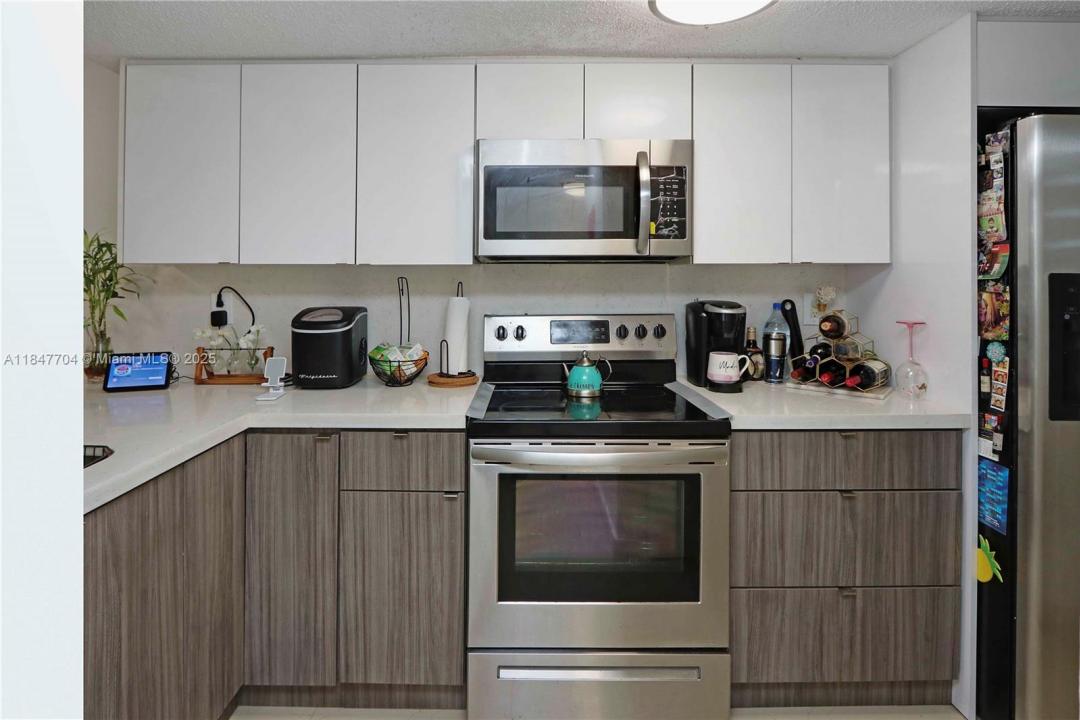 9917 W Okeechobee Rd 3-303, Hialeah Gardens, פלורידה 33016, ארצות הברית של אמריקה 
