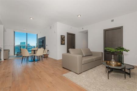 398 NE 5th St 4417, Miami, Florida 33132, USA