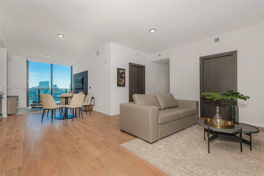 398 NE 5th St 4417, Miami, Florida 33132, Stati Uniti
