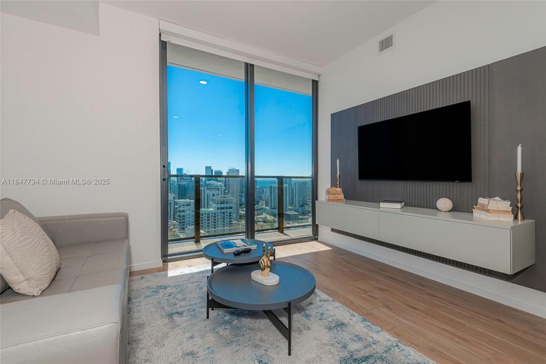 398 NE 5th St 4417, Miami, Florida 33132, Stati Uniti