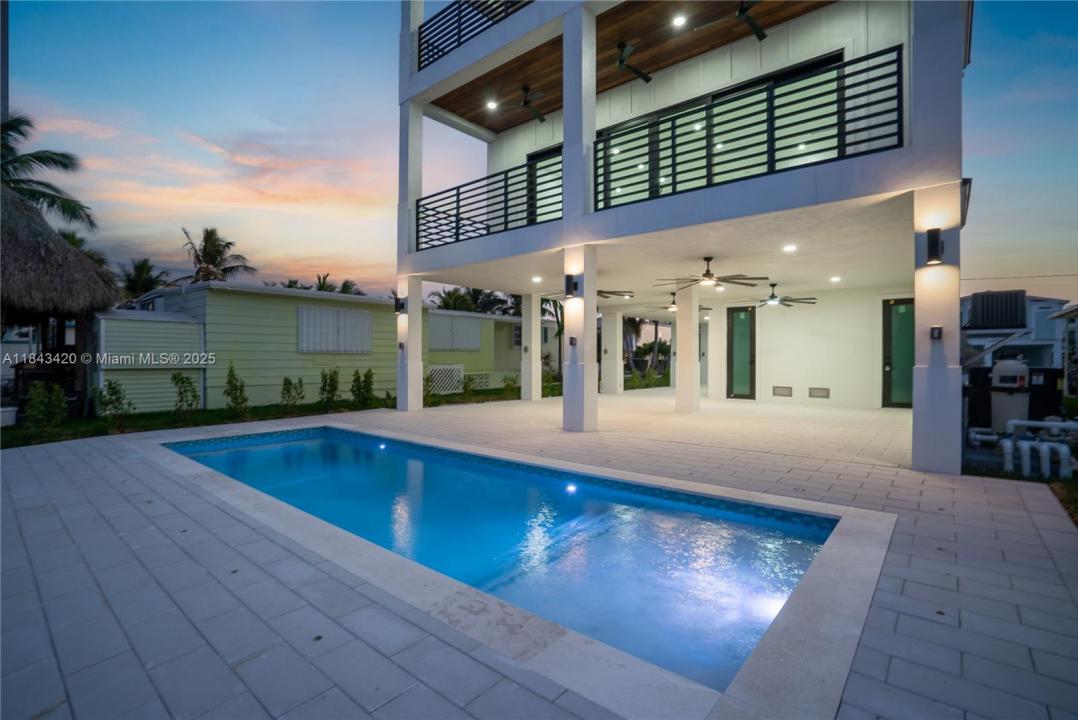 27 Ocean Dr, Key Largo, Florida 33037, USA